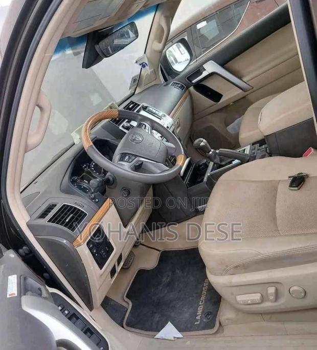 Toyota Land Cruiser Prado 2023 Gray