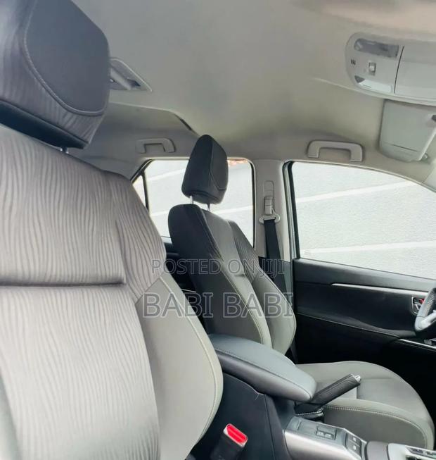 Toyota Fortuner 2023 Silver