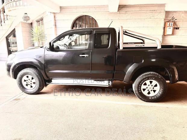 Toyota Hilux 2012 Black