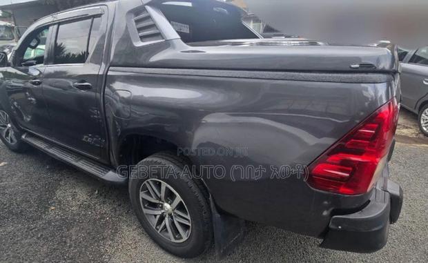 Toyota Hilux 2020 Silver