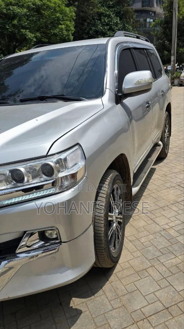 Toyota Land Cruiser 2011 Silver