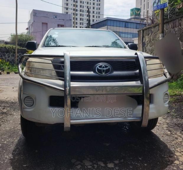 Toyota Hilux 2011 White