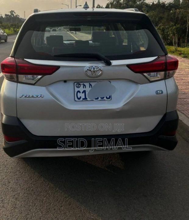 Toyota Rush 2021 Silver