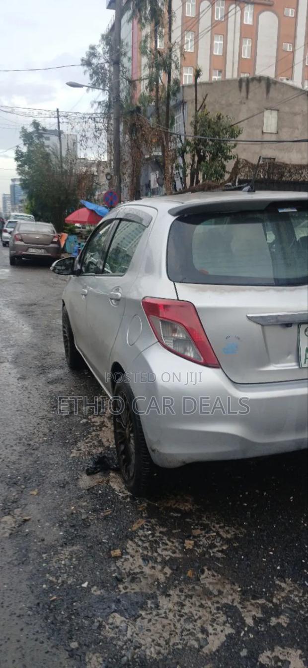 Toyota Yaris 2012 Silver