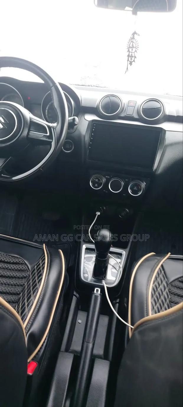 Suzuki Swift 2024 Gray