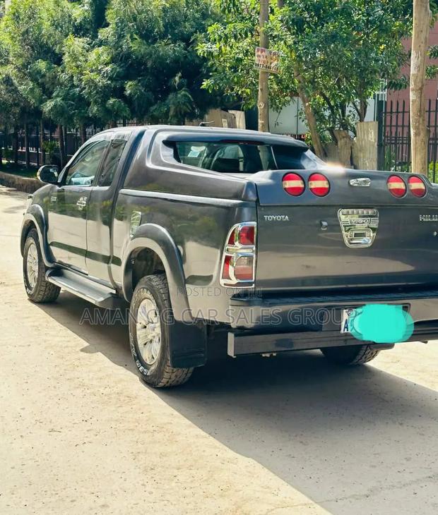 Toyota Hilux 2014 Black