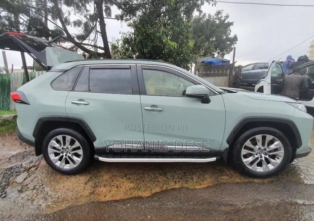 Toyota RAV4 2021 Blue