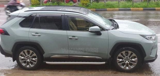 Toyota RAV4 2021 Blue