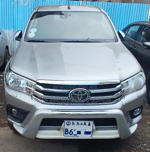 Toyota Hilux 2019 Silver