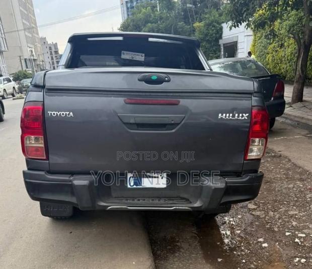 Toyota Hilux 2020 Blue
