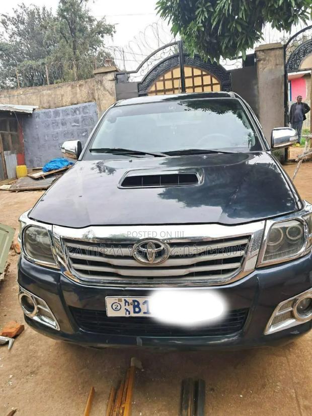 Toyota Hilux 2013 Matt Black