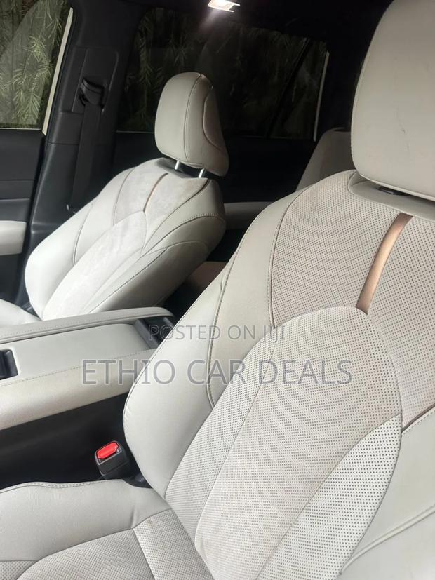 New Toyota Grand Highlander Hybrid 2025 White