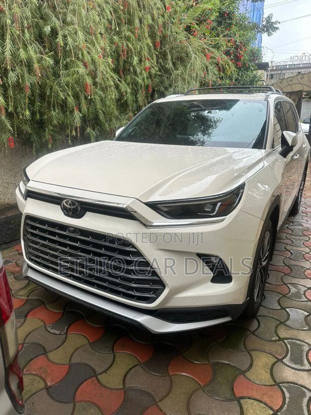 New Toyota Grand Highlander Hybrid 2025 White