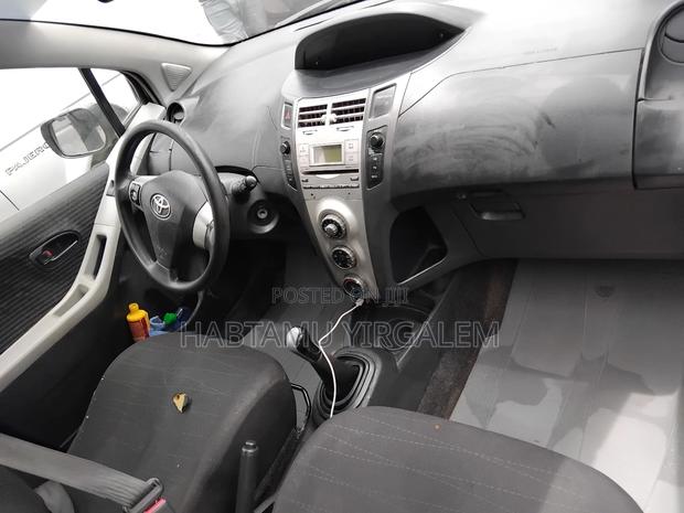 Toyota Yaris 2010 Gray
