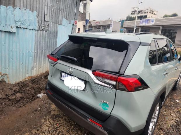 Toyota RAV4 2021 Green