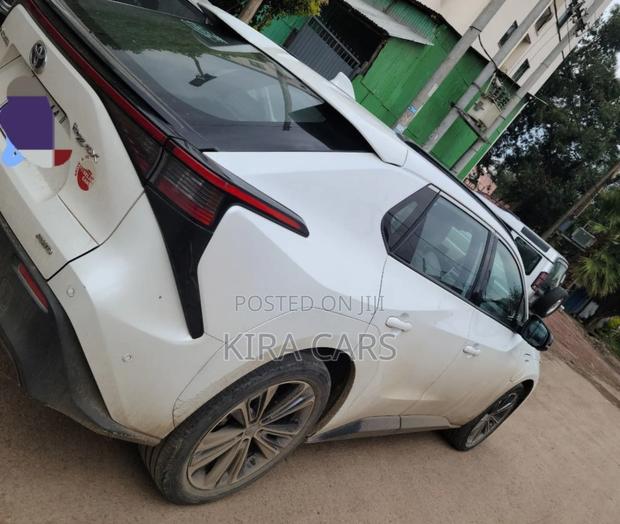 Toyota bZ4X 2024 White