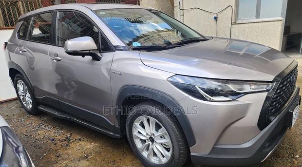 Toyota Corolla Cross Hybrid 2024 Silver