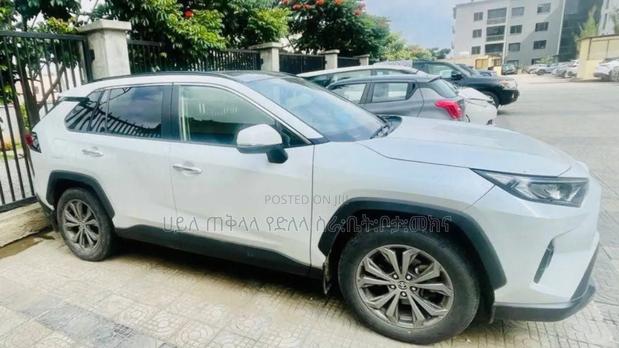 Toyota RAV4 2022 White