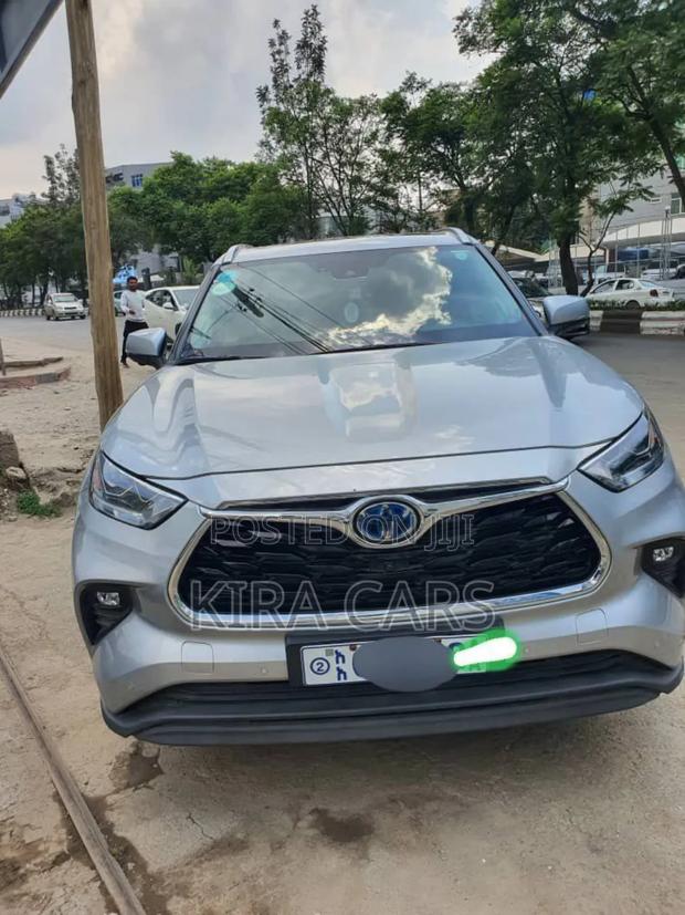 Toyota Highlander Hybrid 2024 Silver