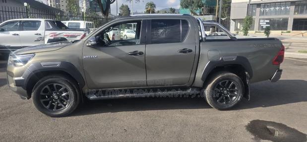 Toyota Hilux 2021 Green