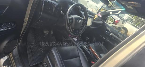 Toyota Hilux 2021 Green