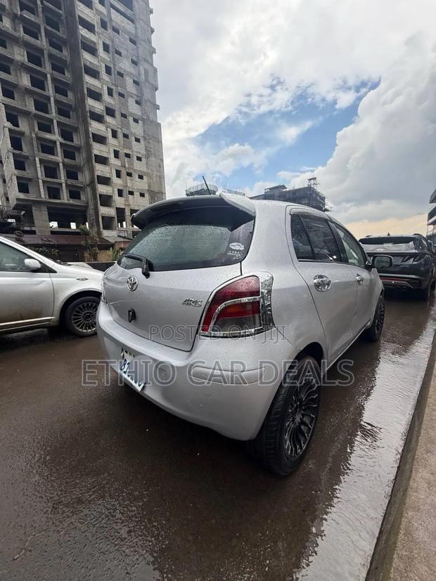 Toyota Yaris 2010 Silver