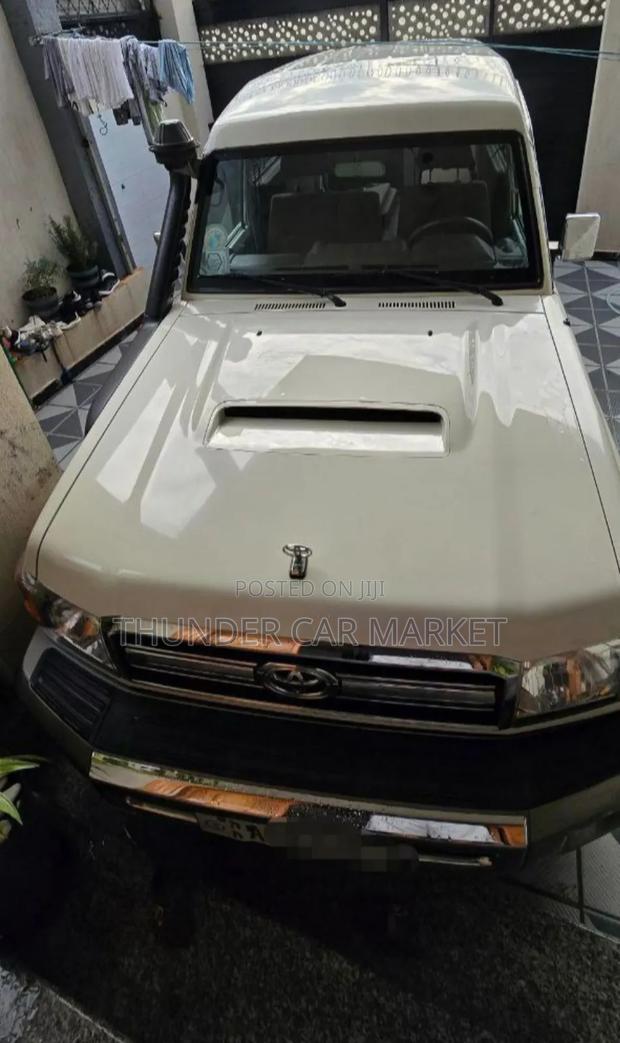 Toyota Land Cruiser 2018 White