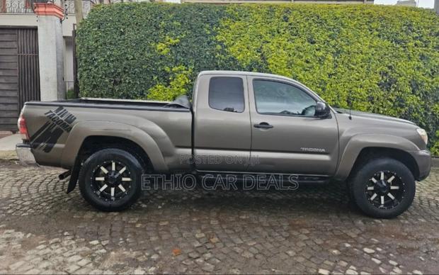 Toyota Tacoma 2012 Beige