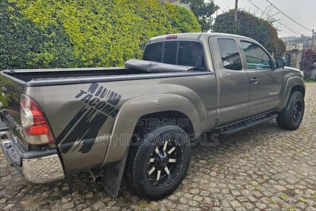 Toyota Tacoma 2012 Beige