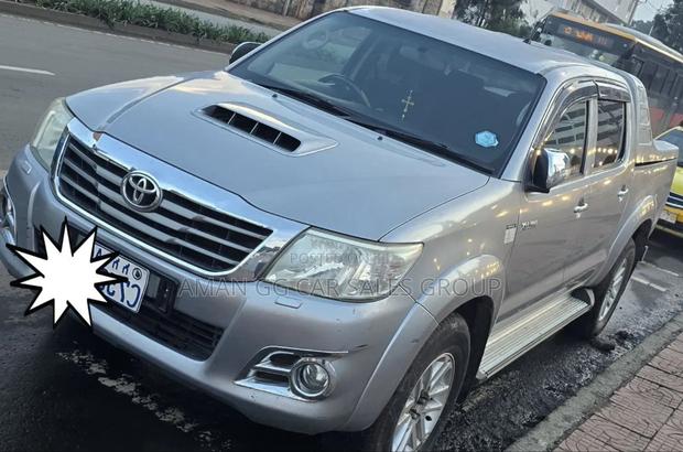 Toyota Hilux 2015 Silver