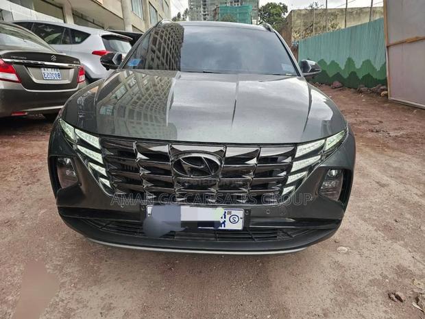 Hyundai Tucson 2024 Gray