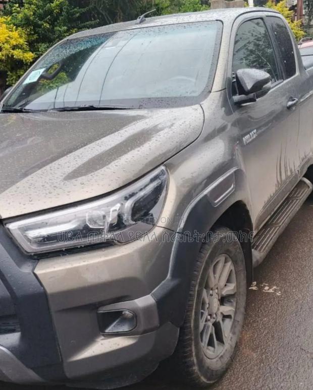 Toyota Hilux 2022 Teal