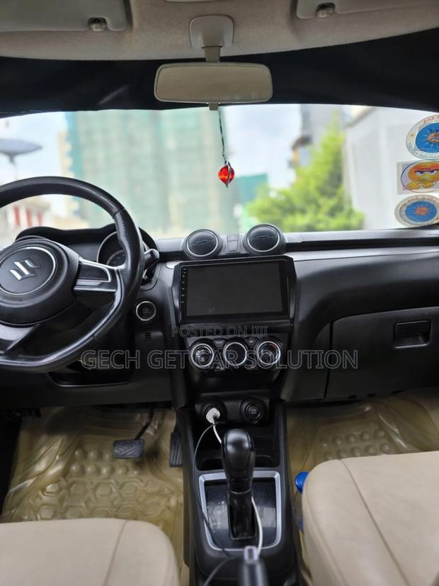 Suzuki Swift 2022 White