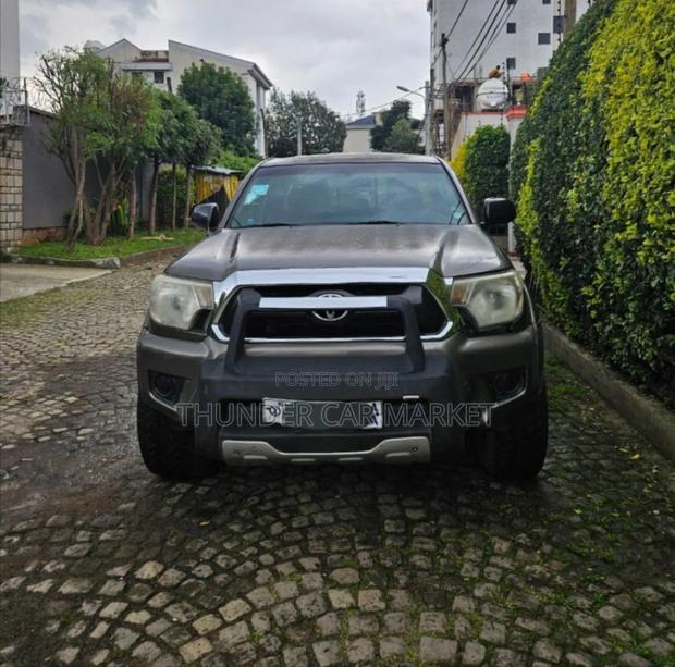 Toyota Tacoma 2012 Gray