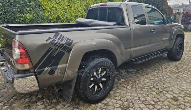 Toyota Tacoma 2012 Gray