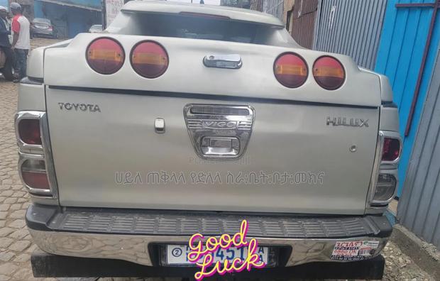 Toyota Hilux 2012 Gold