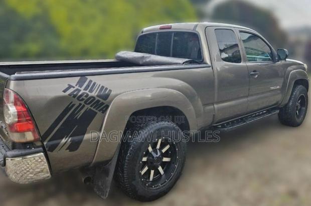 Toyota Tacoma Access Cab Automatic 2012 Gray