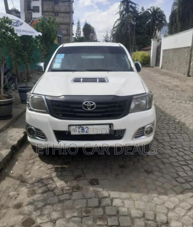 Toyota Hilux 2014 White