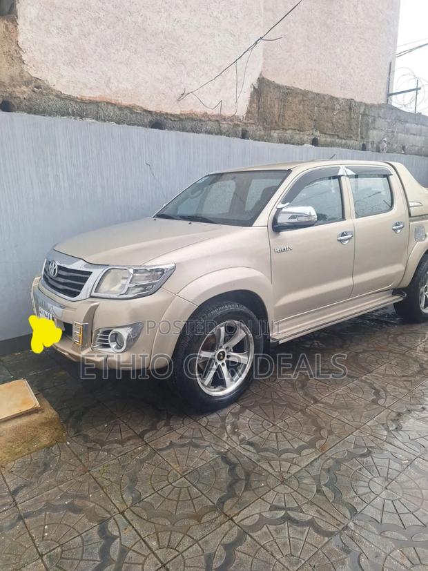 Toyota Hilux 2014 Pink