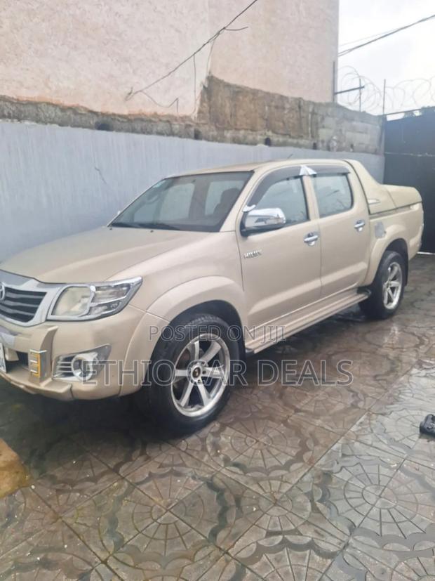 Toyota Hilux 2014 Pink