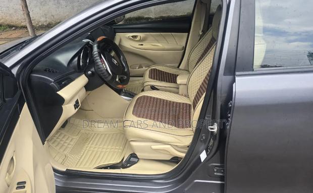 Toyota Yaris LE Hatchback 5dr 2015 Gray