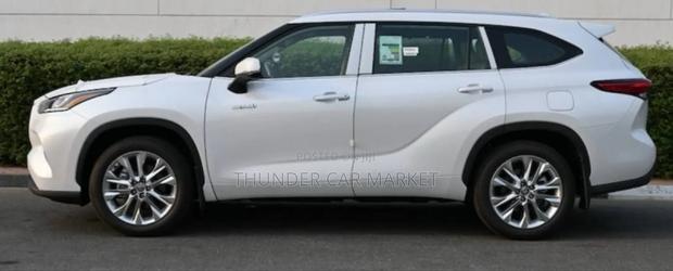 Toyota Highlander Hybrid 2024 White