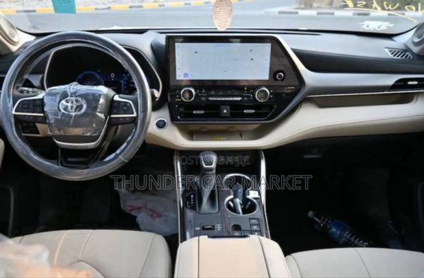 Toyota Highlander Hybrid 2024 White