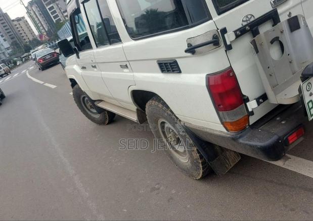 Toyota Land Cruiser 2015 White