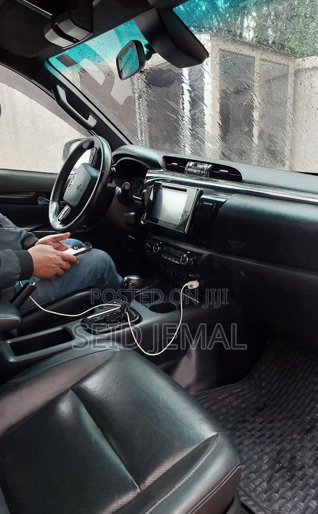 Toyota Hilux 2020 Silver