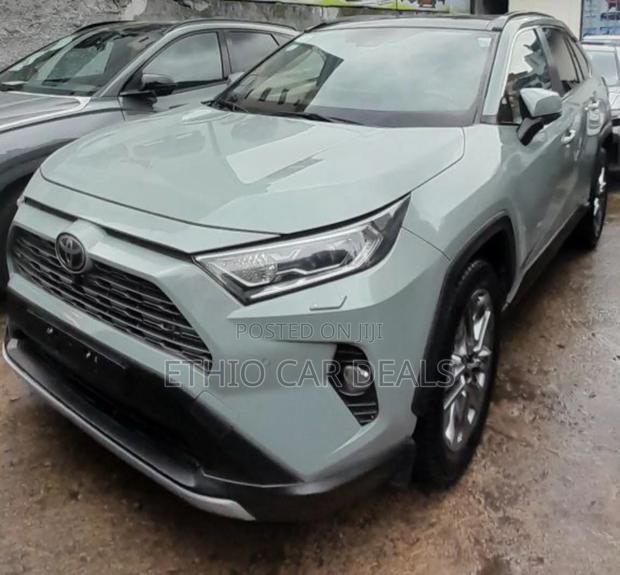 Toyota RAV4 2021 Green