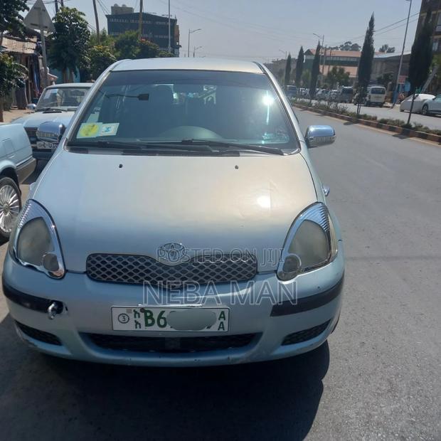Toyota Vitz 2004 Blue