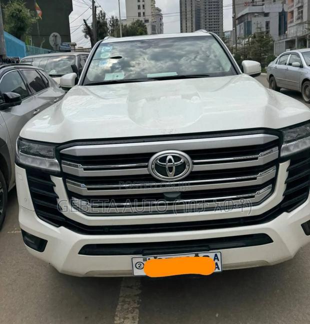 Toyota Land Cruiser 2022 White