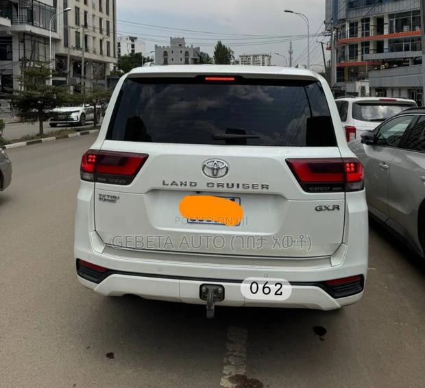 Toyota Land Cruiser 2022 White
