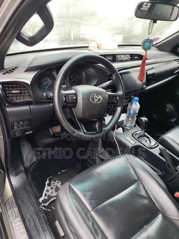 Toyota Hilux 2021 Beige